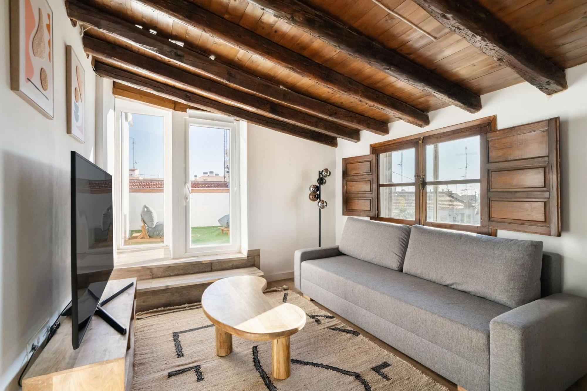 Atico Con Terraza En Lavapies Alquiler Temporal Apartment Madrid Luaran gambar