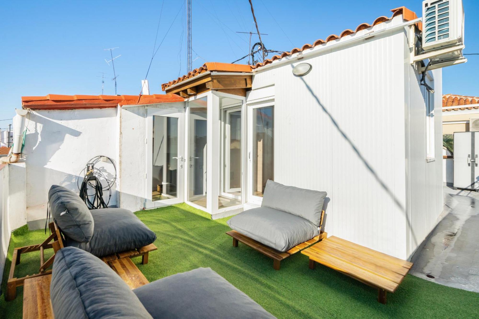 Atico Con Terraza En Lavapies Alquiler Temporal Apartment Madrid Luaran gambar